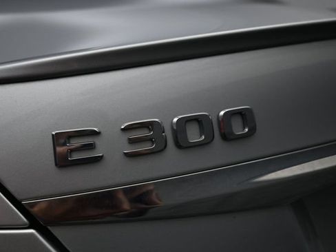 Used 2017 Mercedes-Benz E 300 4MATIC image 21
