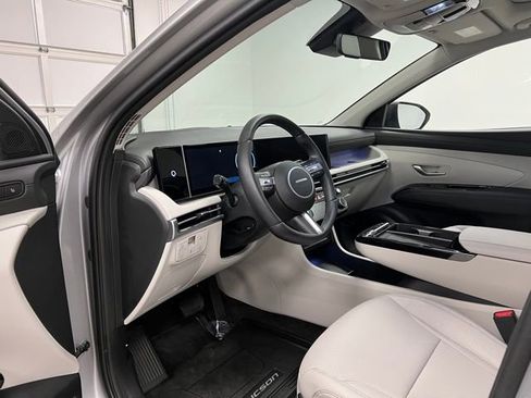 Used 2025 Hyundai Tucson Limited AWD/4WD image 19