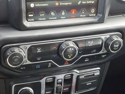 Used 2023 Jeep Wrangler Sahara image 15