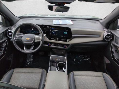 Used 2025 Chevrolet Equinox LT w/ Convenience Package II FWD image 16