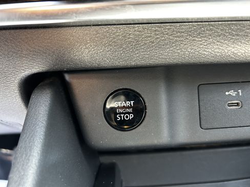 Used 2025 Nissan Rogue SV AWD/4WD image 29