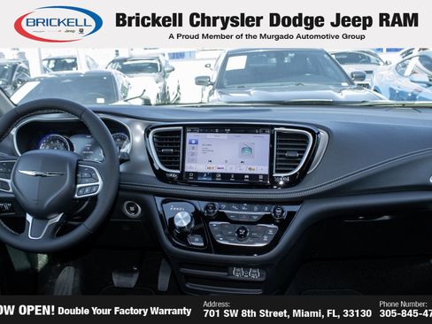 New 2025 Chrysler Pacifica Select image 25