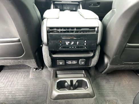 Used 2023 Jeep Wagoneer Series II w/ Convenience Group I image 28