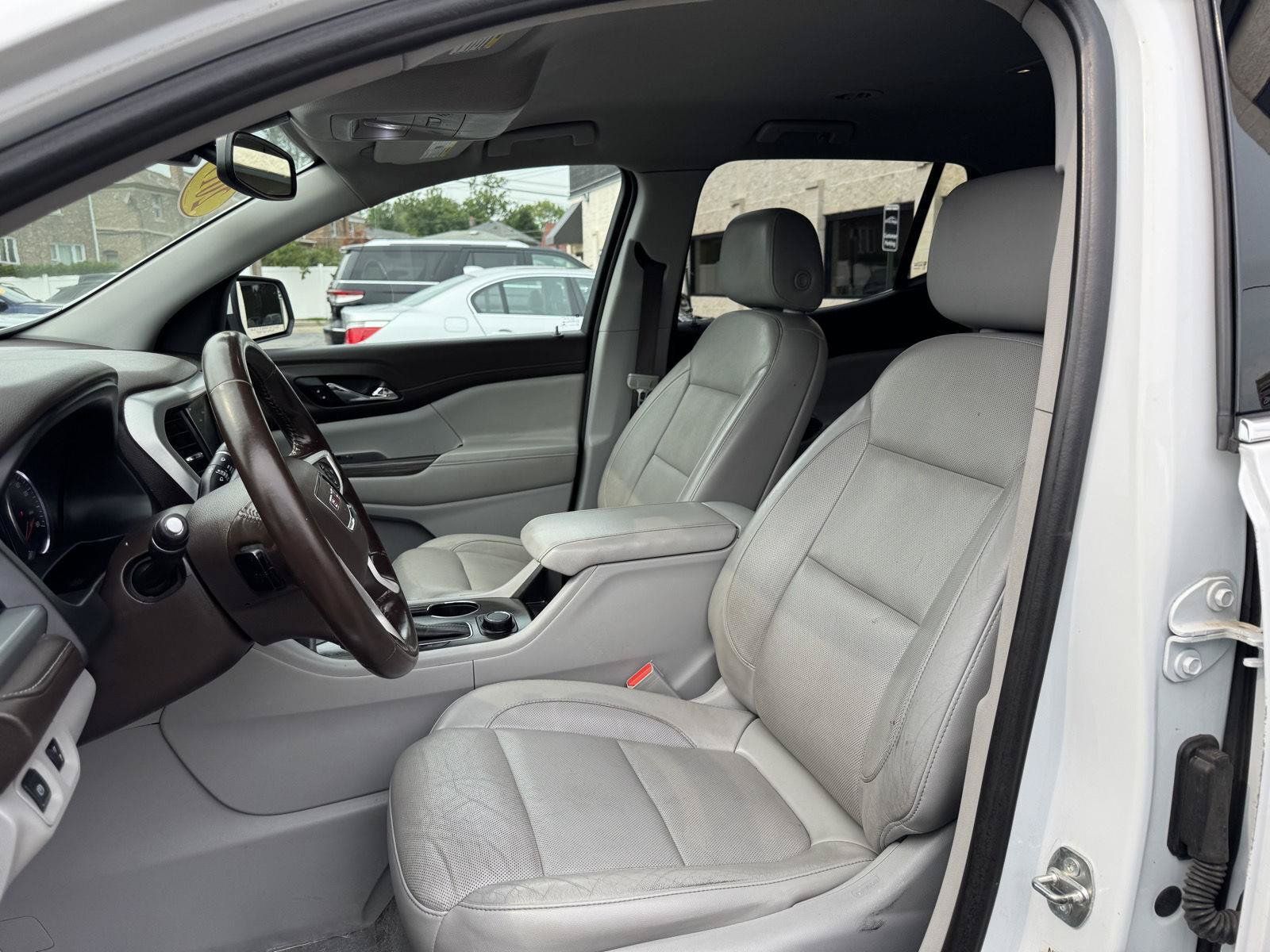 Used 2019 GMC Acadia SLT FWD image 17