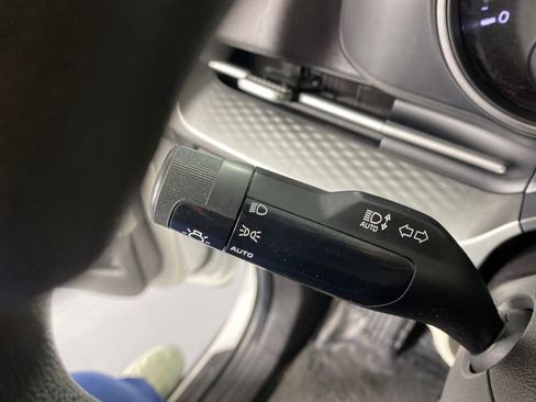 Certified 2022 Kia Carnival LX image 16