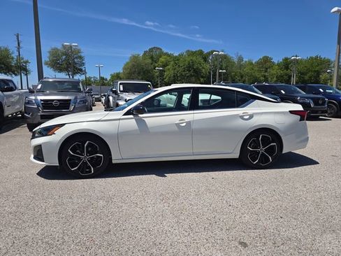 Certified 2025 Nissan Altima 2.5 SR FWD image 5