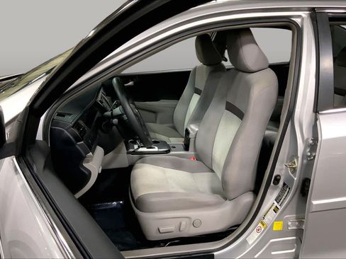 Used 2014 Toyota Camry LE FWD image 8