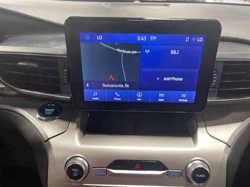 Used 2022 Ford Explorer XLT w/ Equipment Group 202A image 24