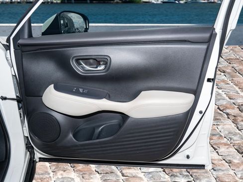 Used 2023 Honda HR-V LX image 12