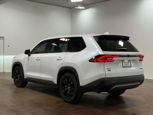 Used 2024 Toyota Grand Highlander Limited image 5