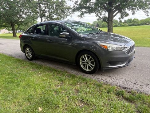 Used 2015 Ford Focus SE FWD image 14