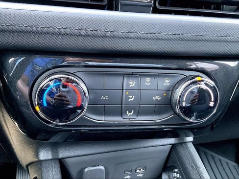 Used 2026 Chevrolet TrailBlazer LT w/ Midnight Edition AWD/4WD image 16