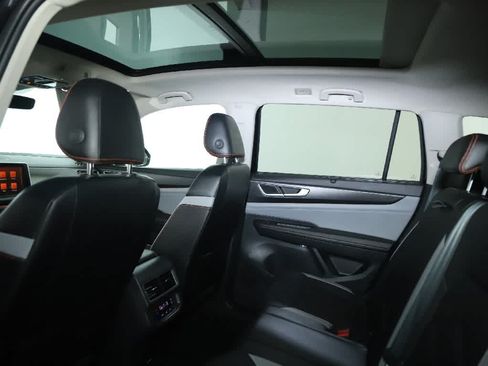 Certified 2024 Volkswagen Atlas Peak Edition SE AWD/4WD image 15