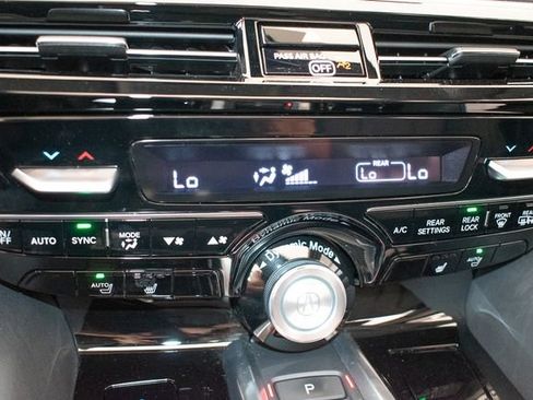 Used 2024 Acura MDX SH-AWD w/ Technology Package image 34