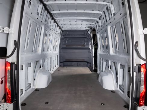 Used 2023 Mercedes-Benz Sprinter 2500 image 36