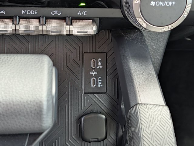Used 2025 Toyota Tacoma SR5 AWD/4WD image 17