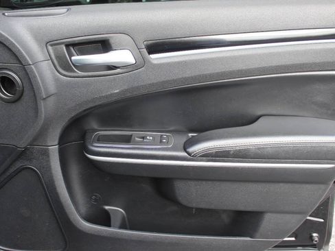 Used 2019 Chrysler 300 S RWD image 10