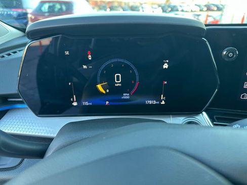 Used 2025 Chevrolet Trax LT w/ LT Convenience Package image 38