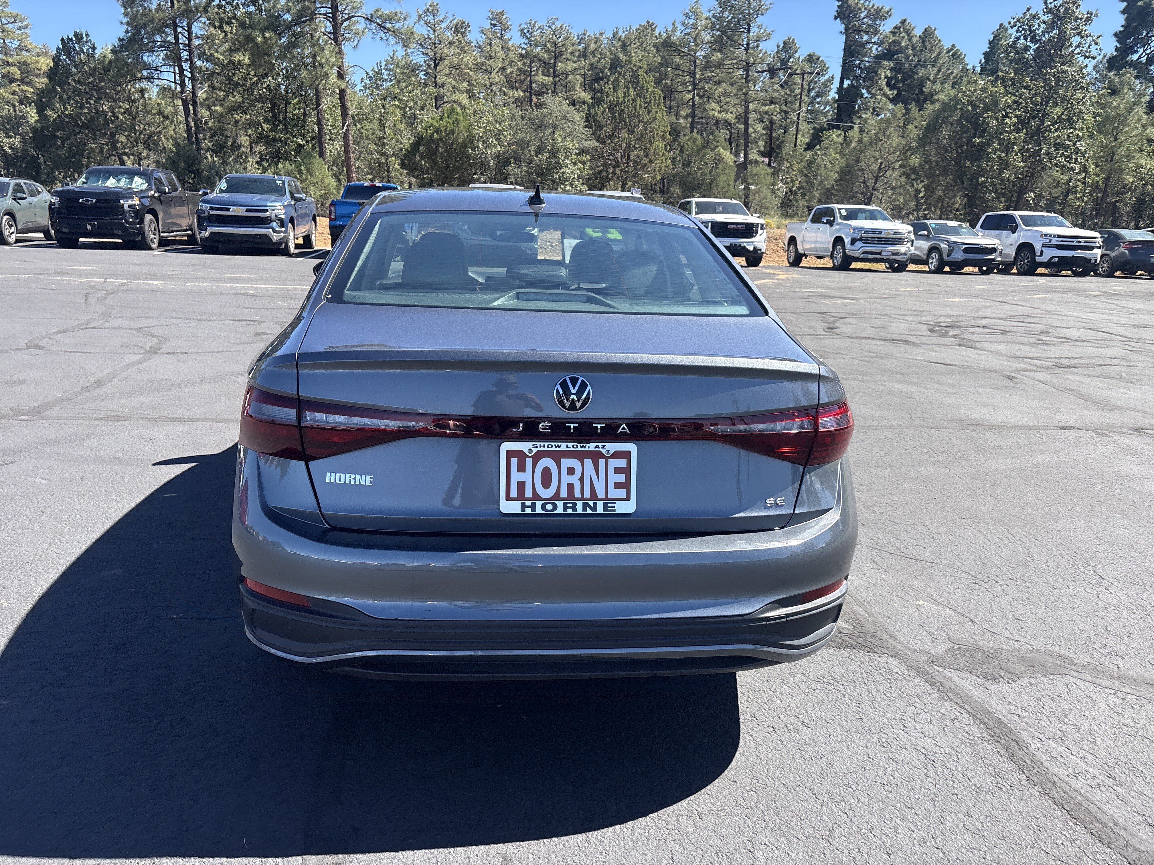 Used 2025 Volkswagen Jetta SE FWD image 9