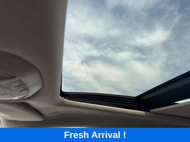 Used 2023 Chrysler Pacifica Limited FWD image 11