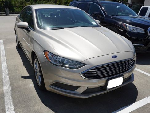Used 2017 Ford Fusion S FWD image 2