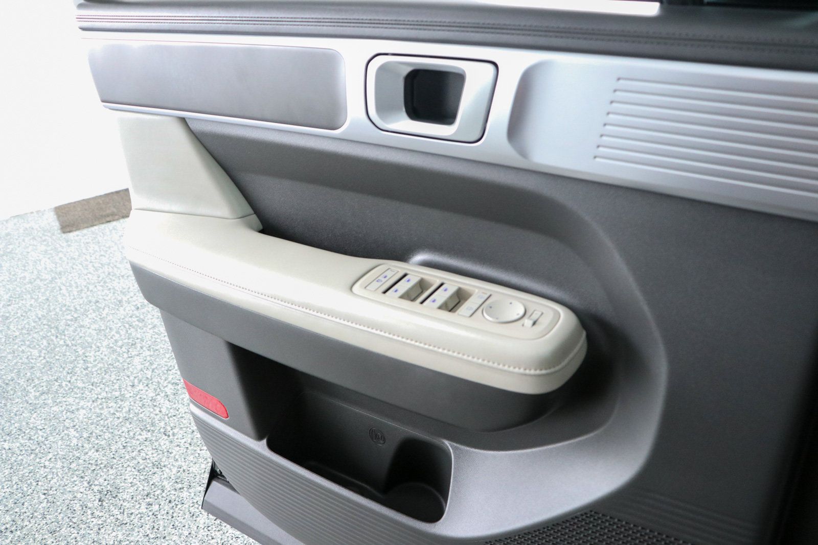 Used 2025 Hyundai Santa Fe SEL FWD image 16