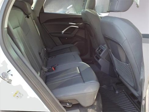 Used 2025 Audi Q5 Premium w/ Convenience Package image 7