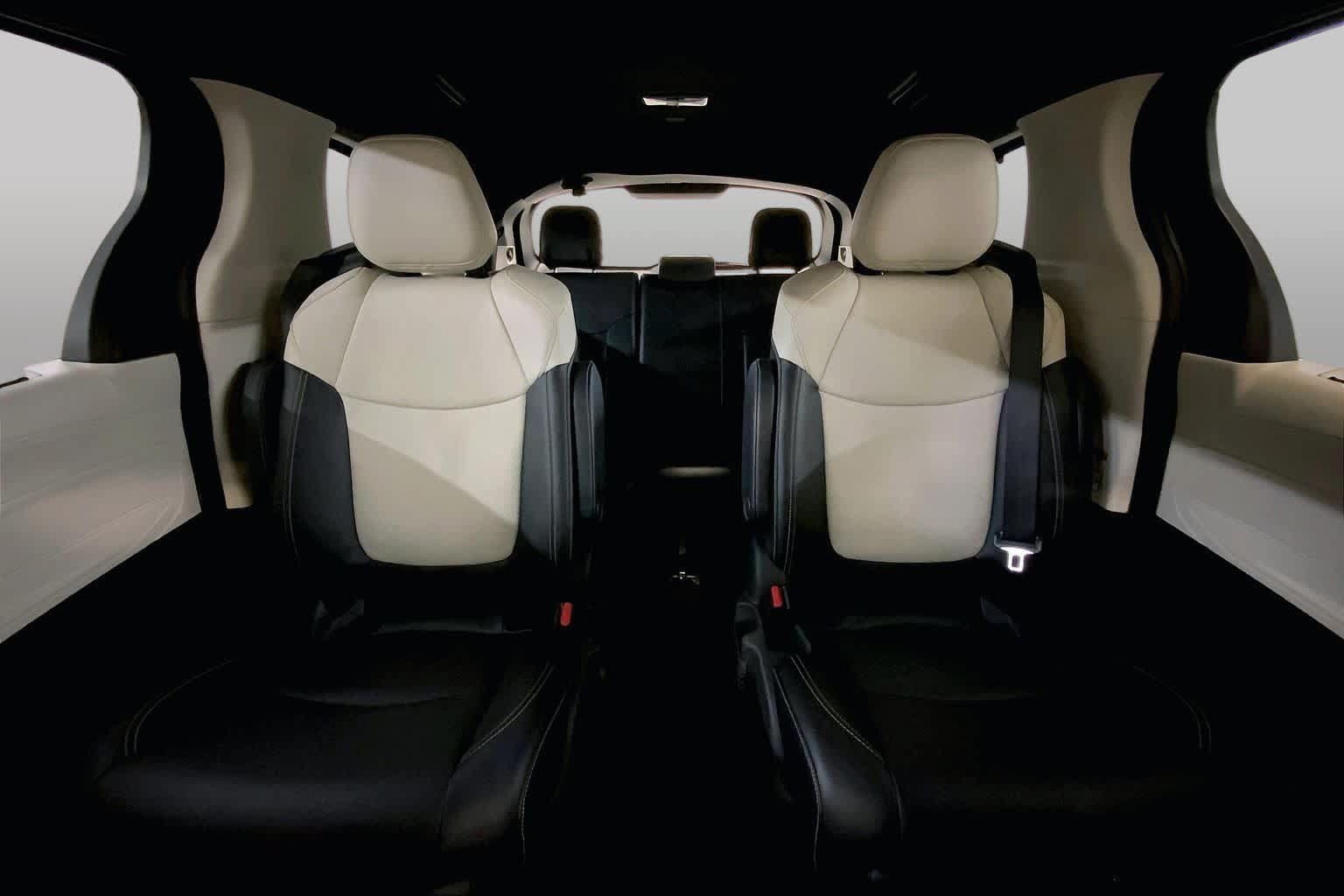 Used 2025 Toyota Sienna Platinum AWD/4WD image 19