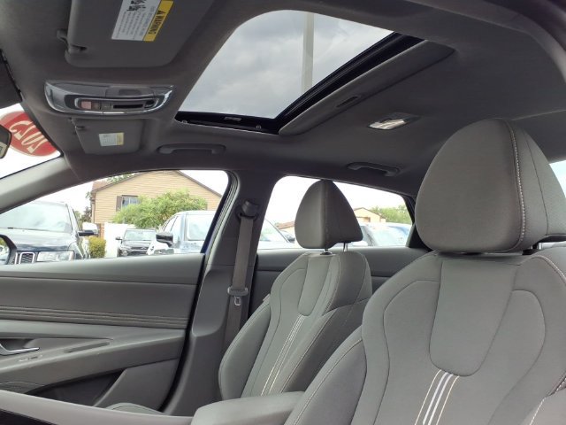 Used 2025 Hyundai Elantra SEL FWD image 16