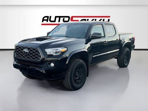 Used 2020 Toyota Tacoma TRD Sport w/ Technology Package image 3