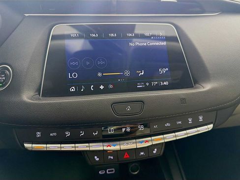 Used 2021 Cadillac XT4 Luxury w/ Cold Weather Package AWD/4WD image 13