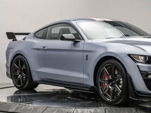 Used 2022 Ford Mustang Shelby GT500 w/ Carbon Fiber Track Pack RWD image 32