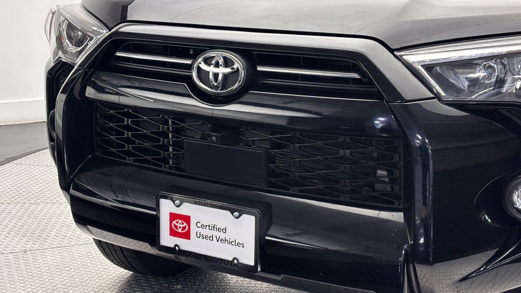 Used 2023 Toyota 4Runner SR5 Premium w/ Moonroof Package AWD/4WD image 2