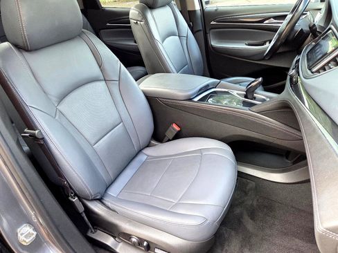 Used 2020 Buick Enclave Essence image 22