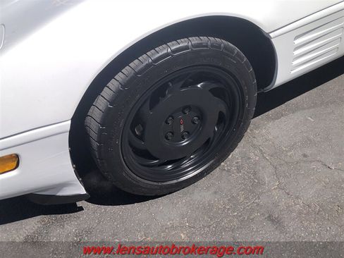Used 1992 Chevrolet Corvette Convertible RWD image 19