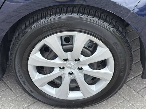 Used 2020 Toyota Corolla LE FWD image 30