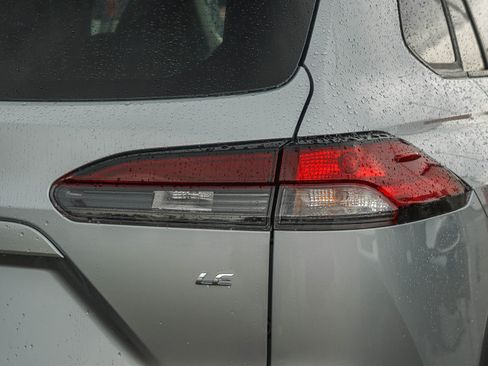 Used 2026 Toyota Corolla Cross LE w/ Moonroof Package FWD image 8