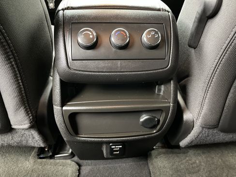 Used 2015 GMC Acadia SLE AWD/4WD image 11