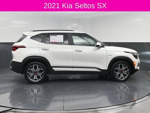Used 2021 Kia Seltos SX w/ SX Sunroof Package AWD/4WD image 4