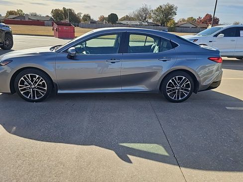 Used 2025 Toyota Camry XLE image 4