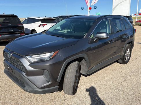 Used 2023 Toyota RAV4 XLE AWD/4WD image 7