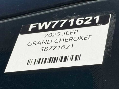 New 2025 Jeep Grand Cherokee L Limited w/ Black Appearance Package AWD/4WD image 34