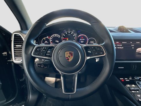 Used 2022 Porsche Cayenne image 11
