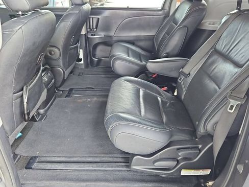 Used 2017 Toyota Sienna SE Premium FWD image 26