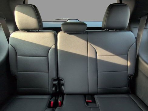 Used 2025 Chevrolet Traverse LT w/ Sun and Wheel Package FWD image 36