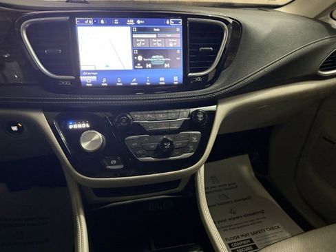 Used 2021 Chrysler Pacifica Limited w/ Premium & Safety Sphere Group image 19