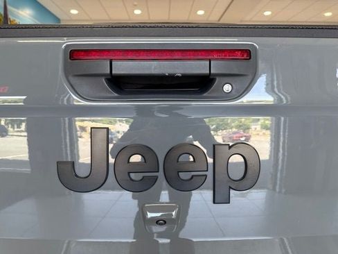 Used 2021 Jeep Gladiator Sport AWD/4WD image 19