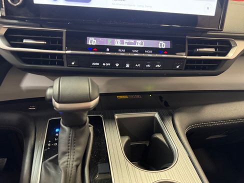 Used 2026 Toyota Sienna XLE FWD image 12