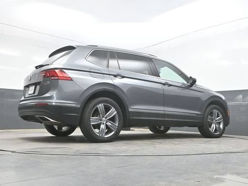 Used 2018 Volkswagen Tiguan SEL Premium AWD/4WD image 42