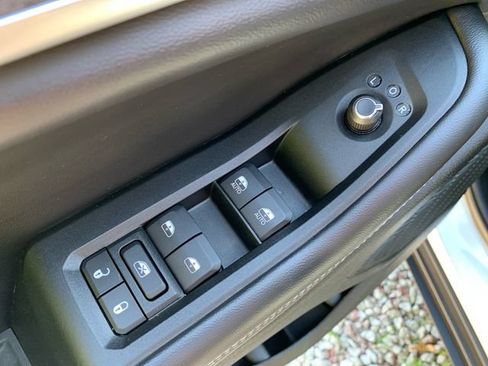 Used 2024 Jeep Grand Cherokee L Limited w/ Black Appearance Package AWD/4WD image 23
